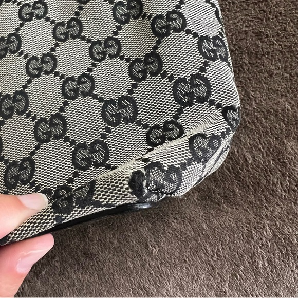 GUCCI GG CANVAS SMALL TOTE - Picture 13 of 15